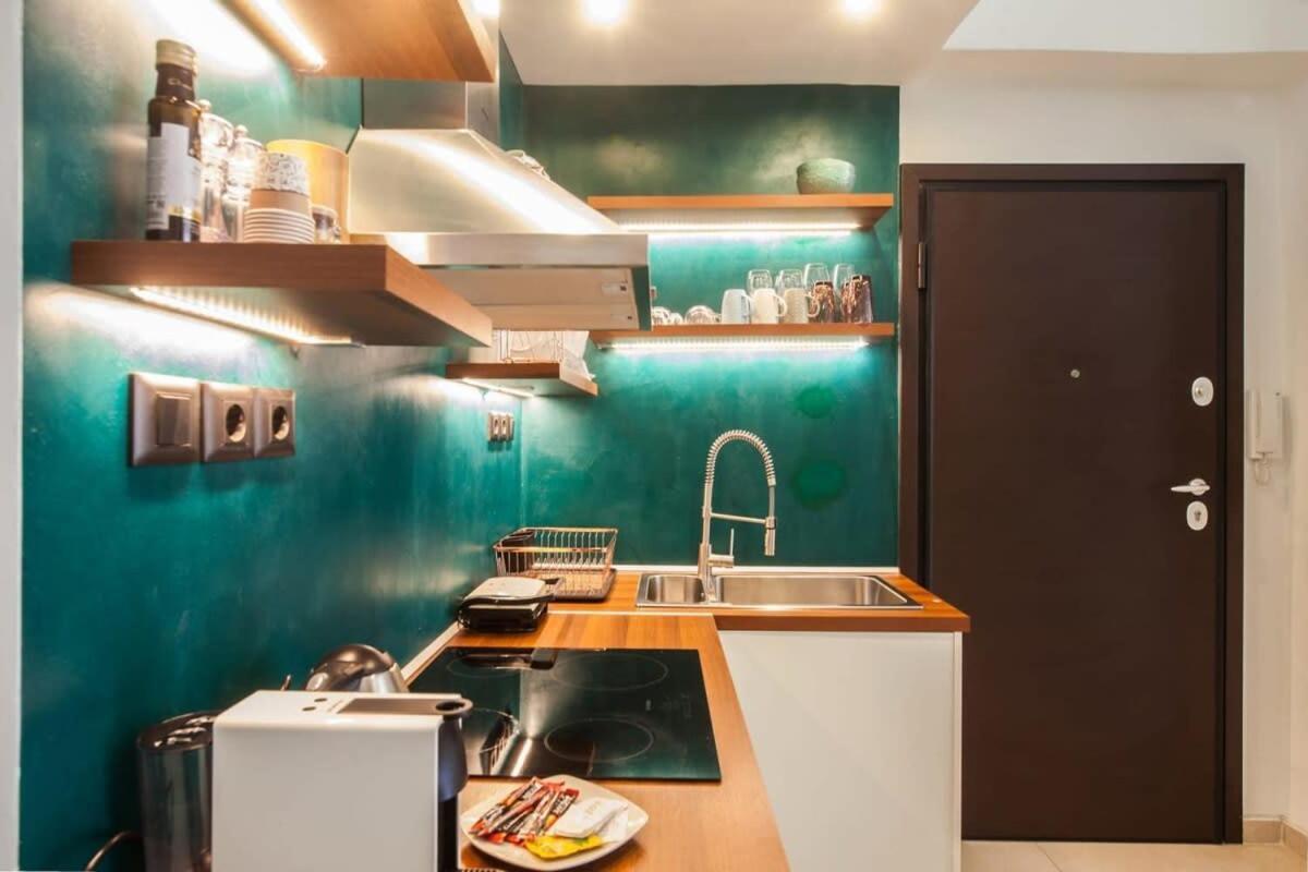 Beautiful Elegant Apartment Next To Monastiraki アテネ エクステリア 写真