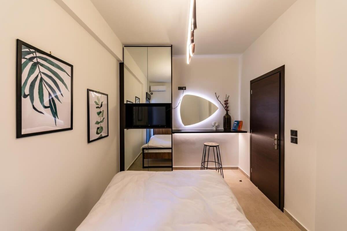 Beautiful Elegant Apartment Next To Monastiraki アテネ エクステリア 写真