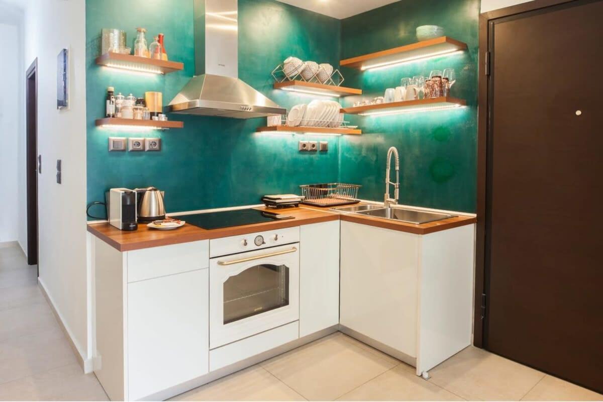 Beautiful Elegant Apartment Next To Monastiraki アテネ エクステリア 写真