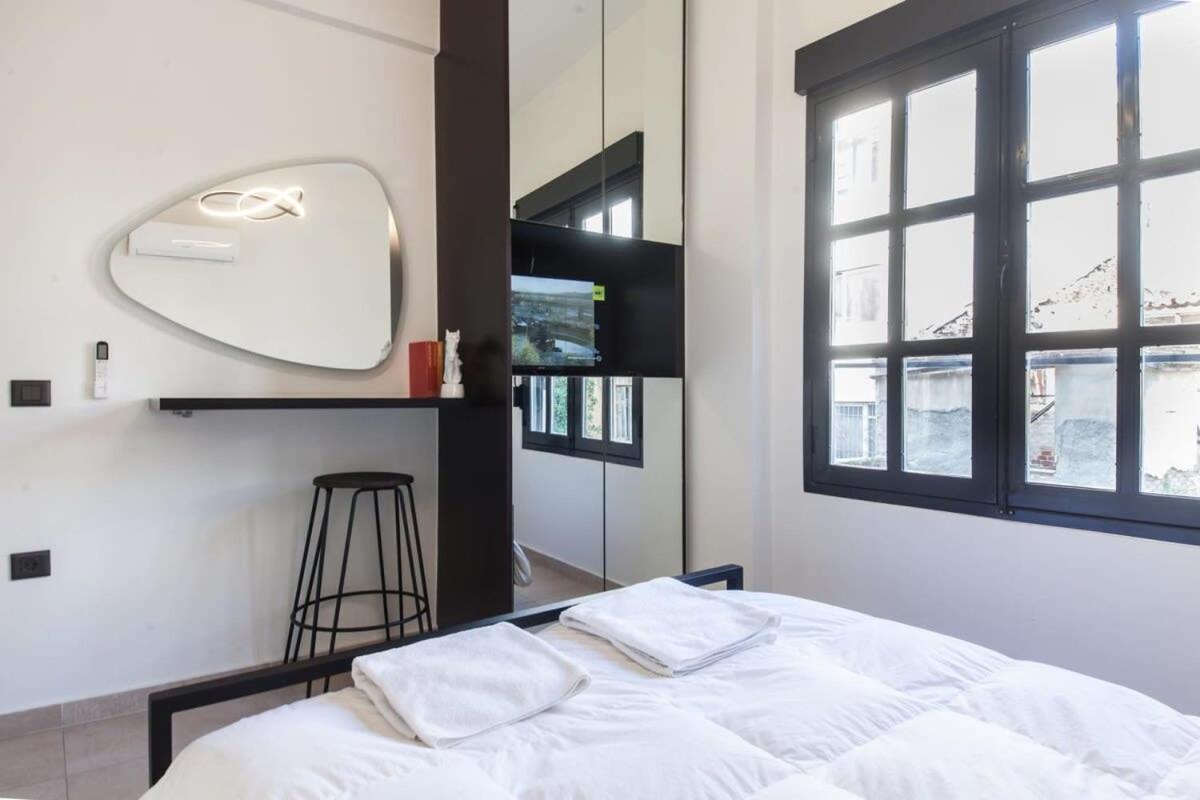 Beautiful Elegant Apartment Next To Monastiraki アテネ エクステリア 写真