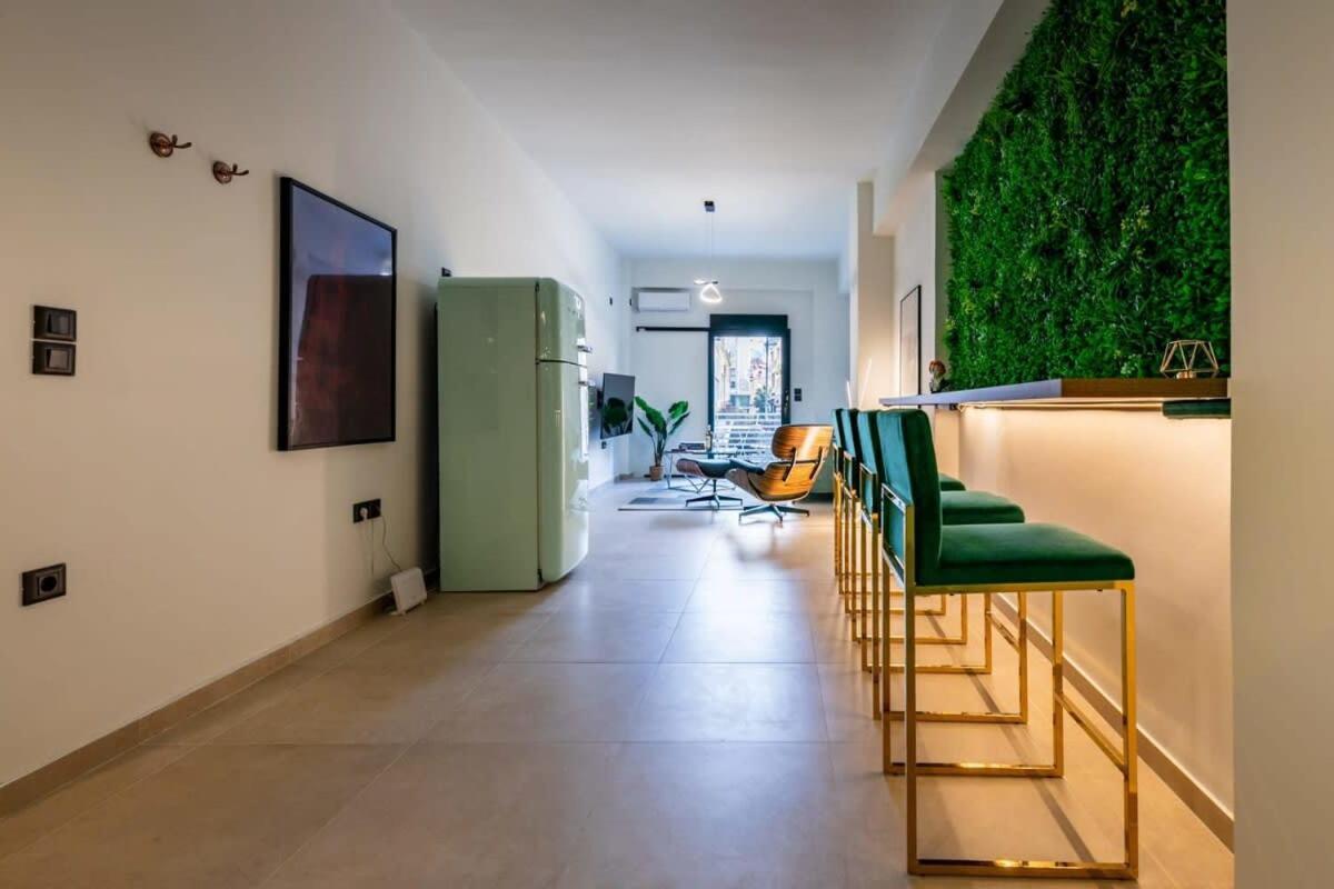 Beautiful Elegant Apartment Next To Monastiraki アテネ エクステリア 写真