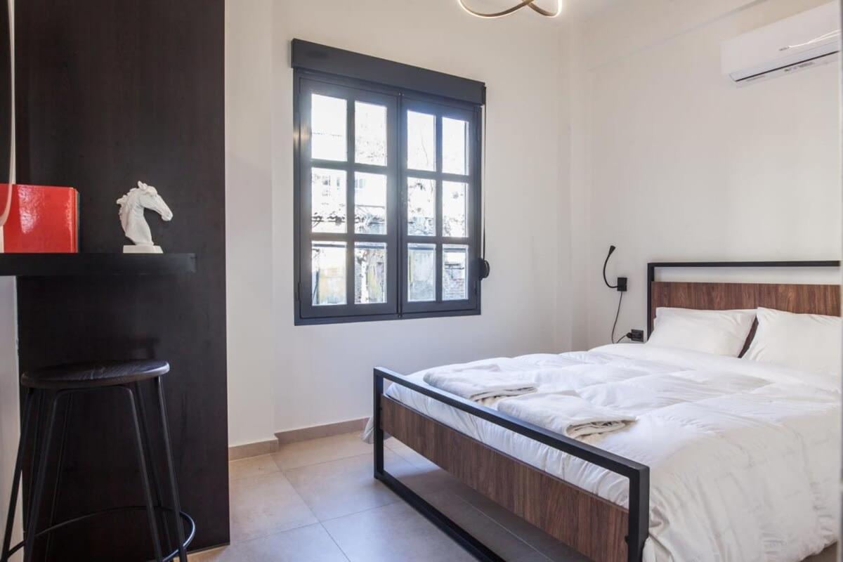 Beautiful Elegant Apartment Next To Monastiraki アテネ エクステリア 写真