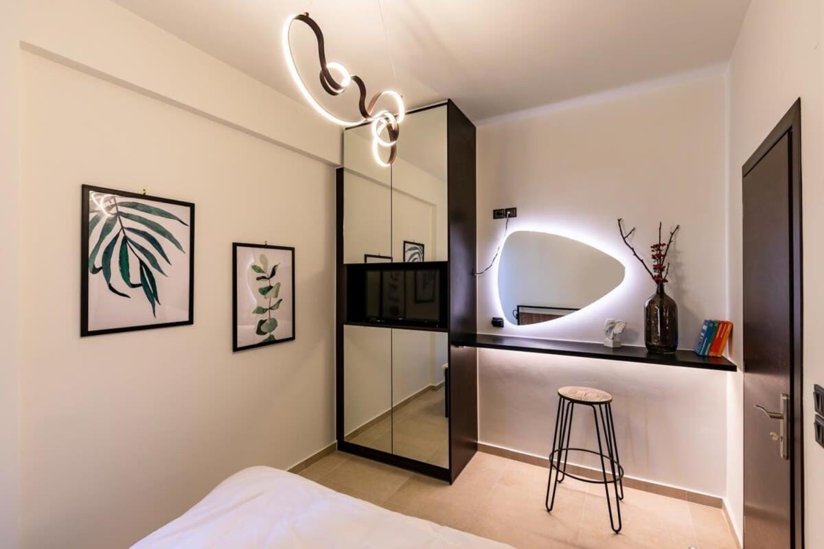 Beautiful Elegant Apartment Next To Monastiraki アテネ エクステリア 写真