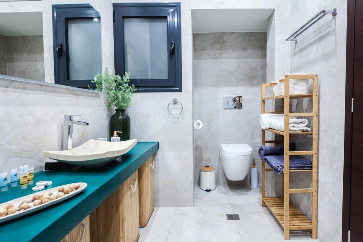 Beautiful Elegant Apartment Next To Monastiraki アテネ エクステリア 写真