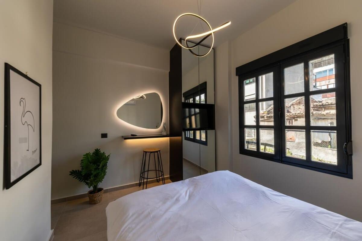 Beautiful Elegant Apartment Next To Monastiraki アテネ エクステリア 写真