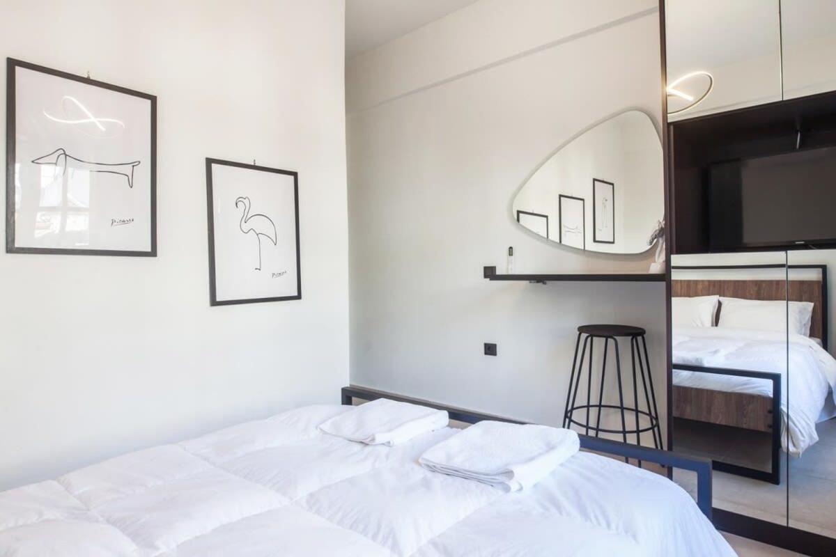 Beautiful Elegant Apartment Next To Monastiraki アテネ エクステリア 写真