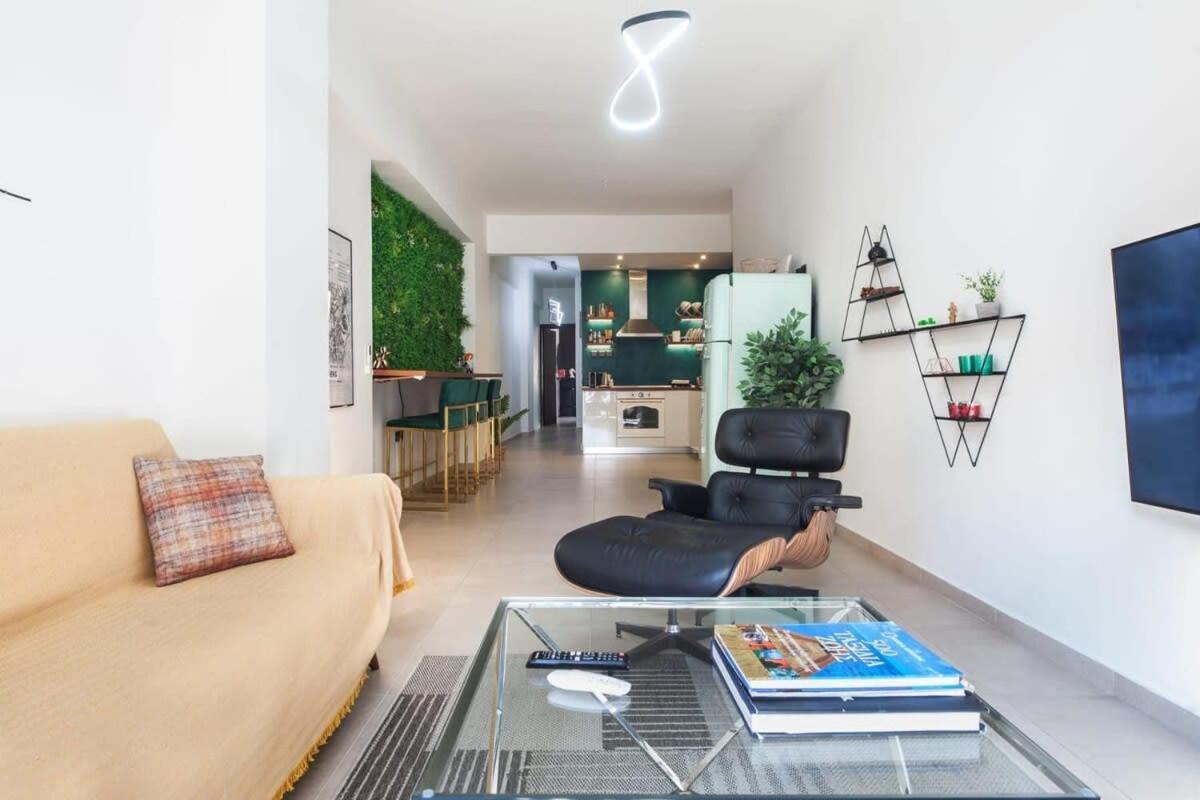 Beautiful Elegant Apartment Next To Monastiraki アテネ エクステリア 写真