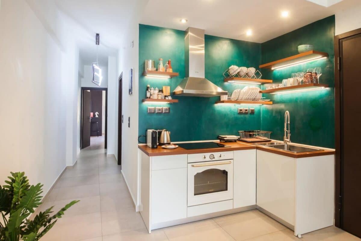 Beautiful Elegant Apartment Next To Monastiraki アテネ エクステリア 写真