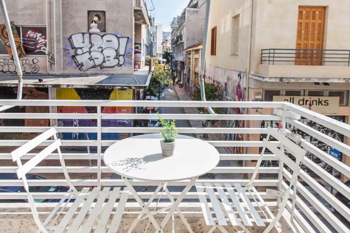 Beautiful Elegant Apartment Next To Monastiraki アテネ エクステリア 写真