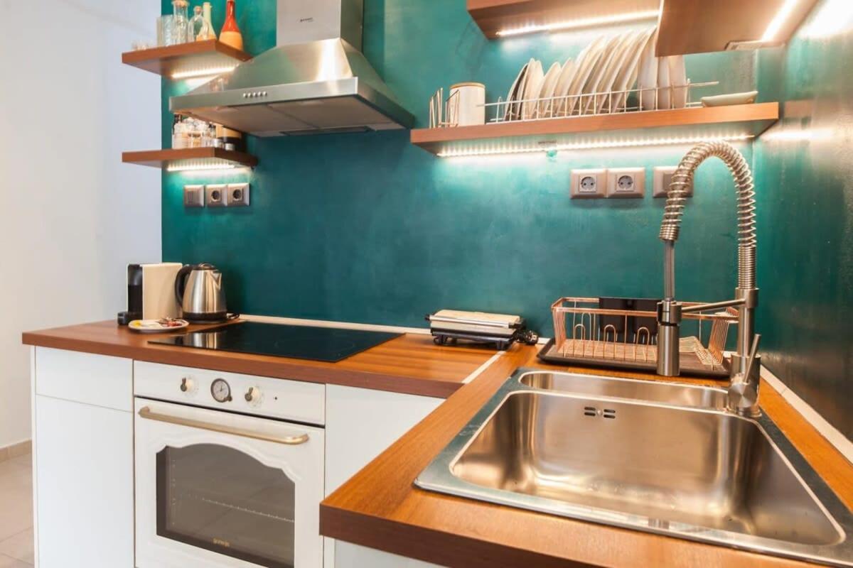 Beautiful Elegant Apartment Next To Monastiraki アテネ エクステリア 写真