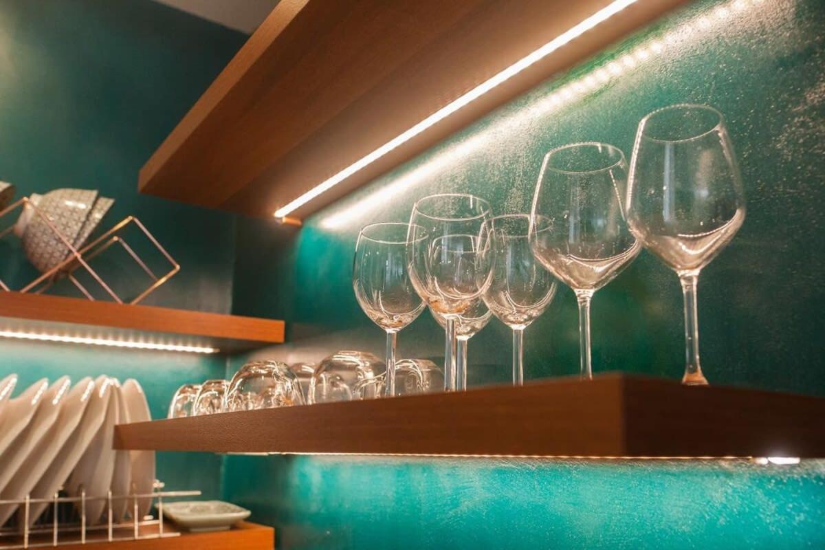 Beautiful Elegant Apartment Next To Monastiraki アテネ エクステリア 写真