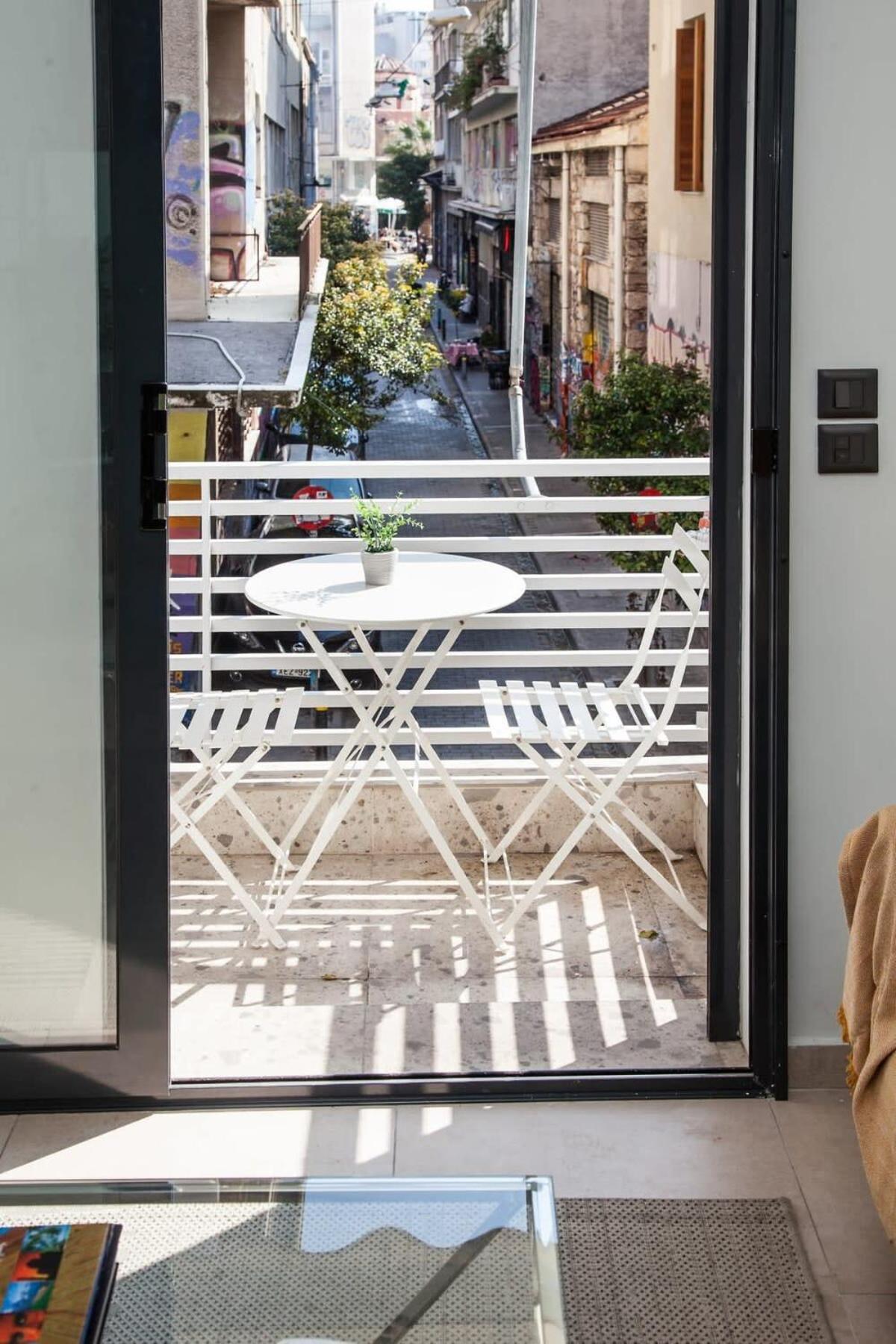 Beautiful Elegant Apartment Next To Monastiraki アテネ エクステリア 写真